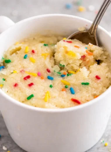 Easy and delicious chocolate mug cake cooked in the microwave for a quick dessert.
