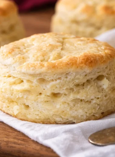 Delicious quick biscuit recipe that is fluffy and easy to prepare from scratch.